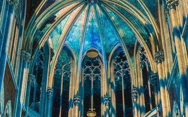 Espectáculo de luz y sonido en la iglesia Votiva
