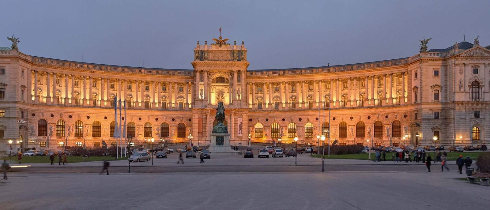 Entrada al Nuevo Palacio de Hofburg con audioguía