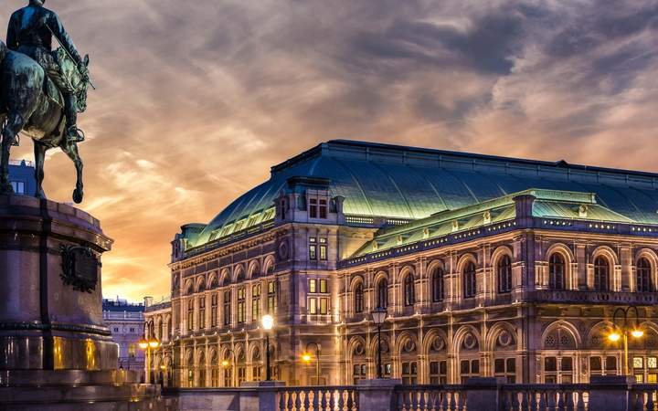 Tour panorámico nocturno por Viena
